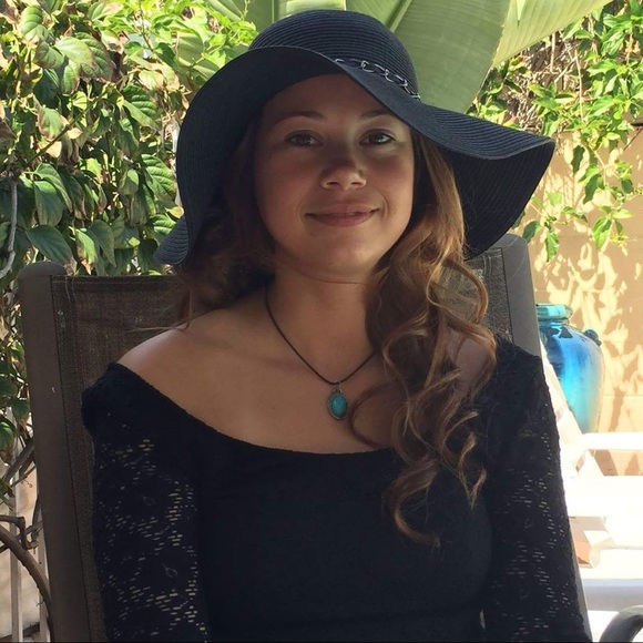 Meet your Posher, Melissa - Picture 1 of 1